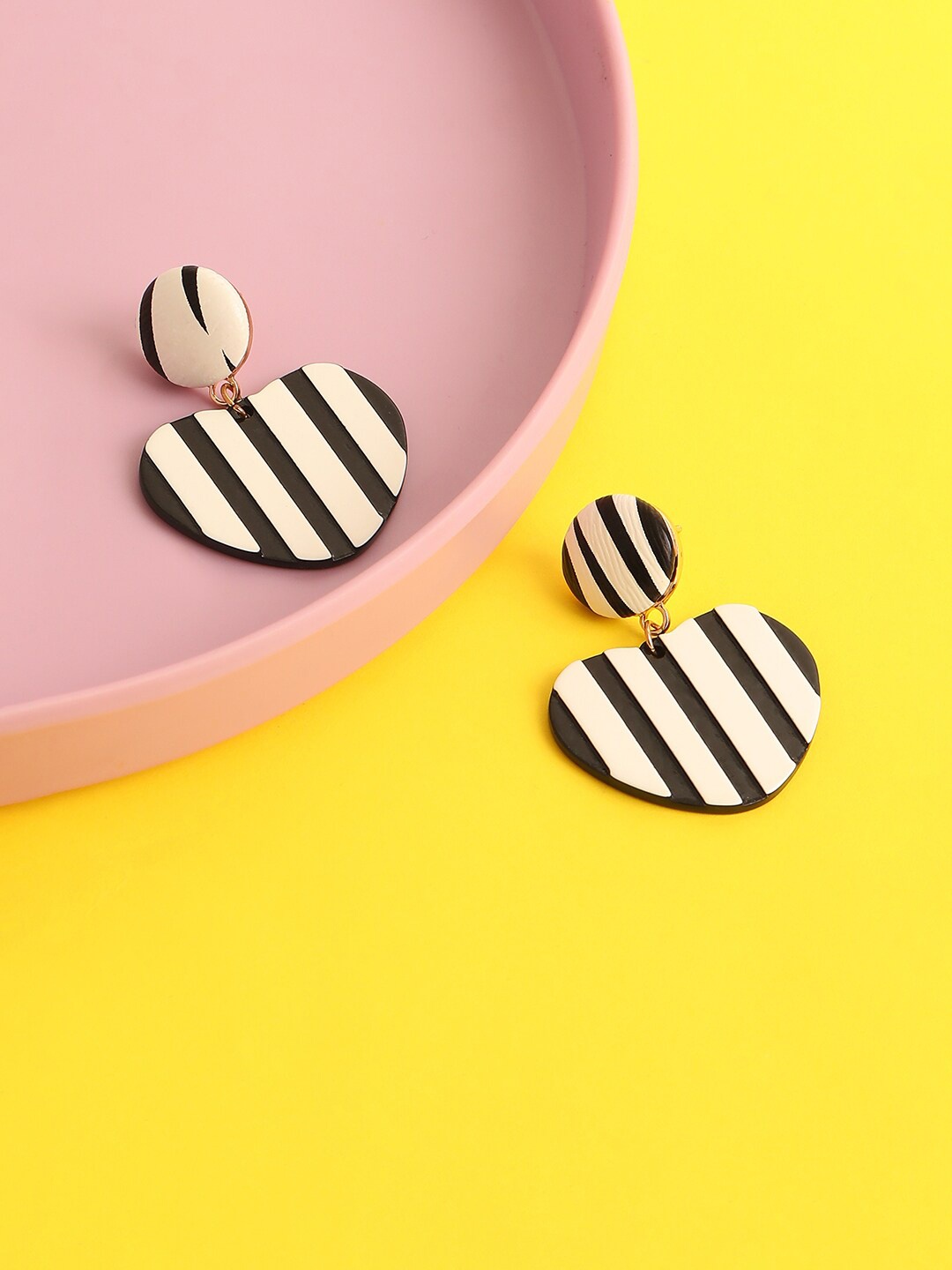 

SOHI Black & White Gold Plated Contemporary Drop Earrings