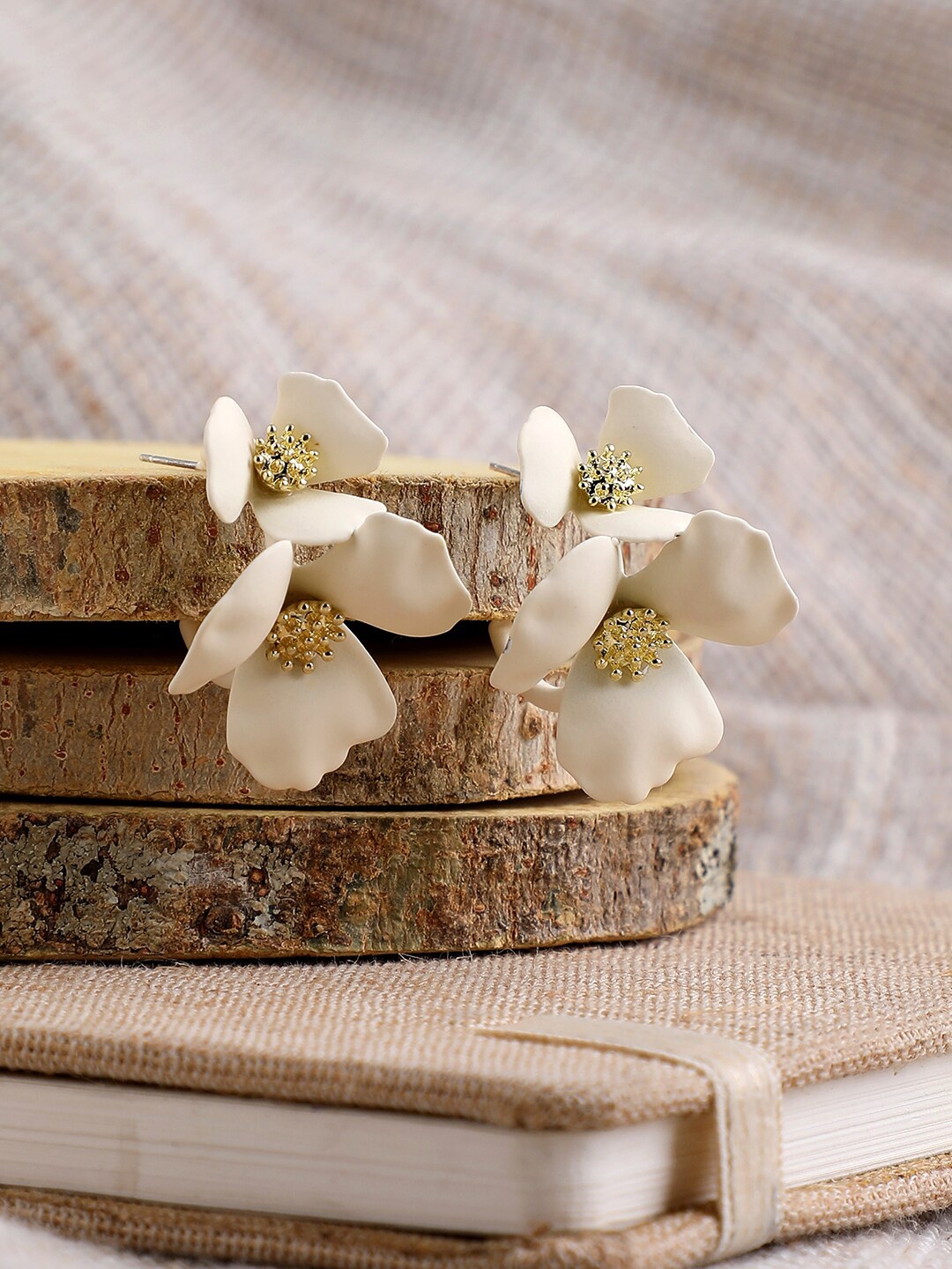 

SOHI White Gold Plated Floral Studs Earrings