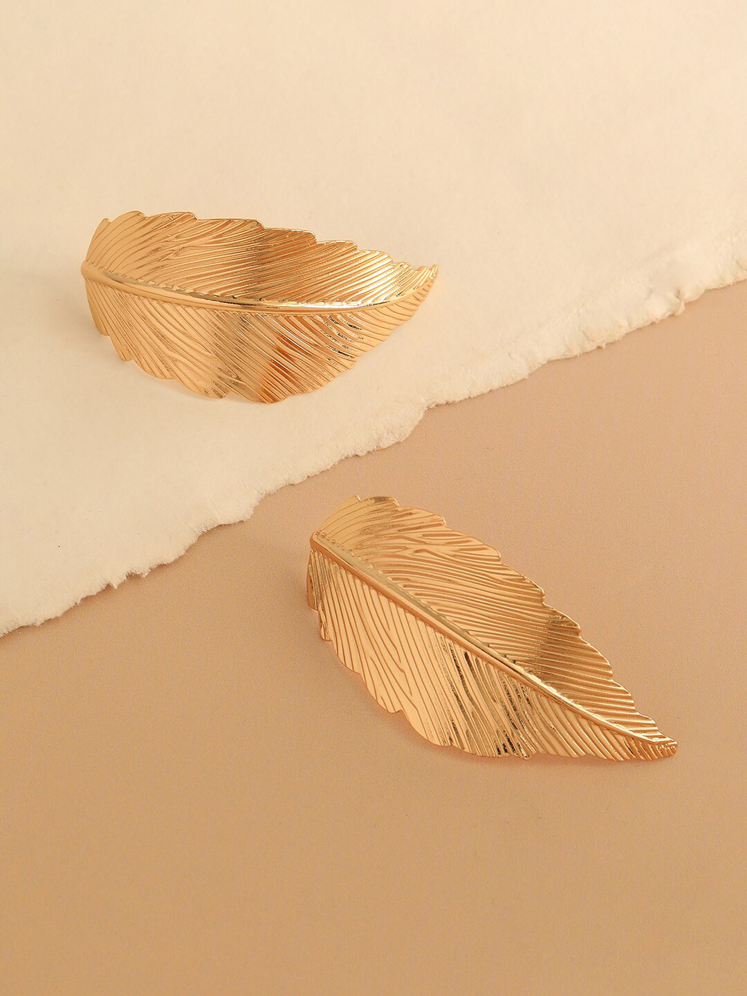 

SOHI Gold-Toned Contemporary Gold-Plated Drops Earrings