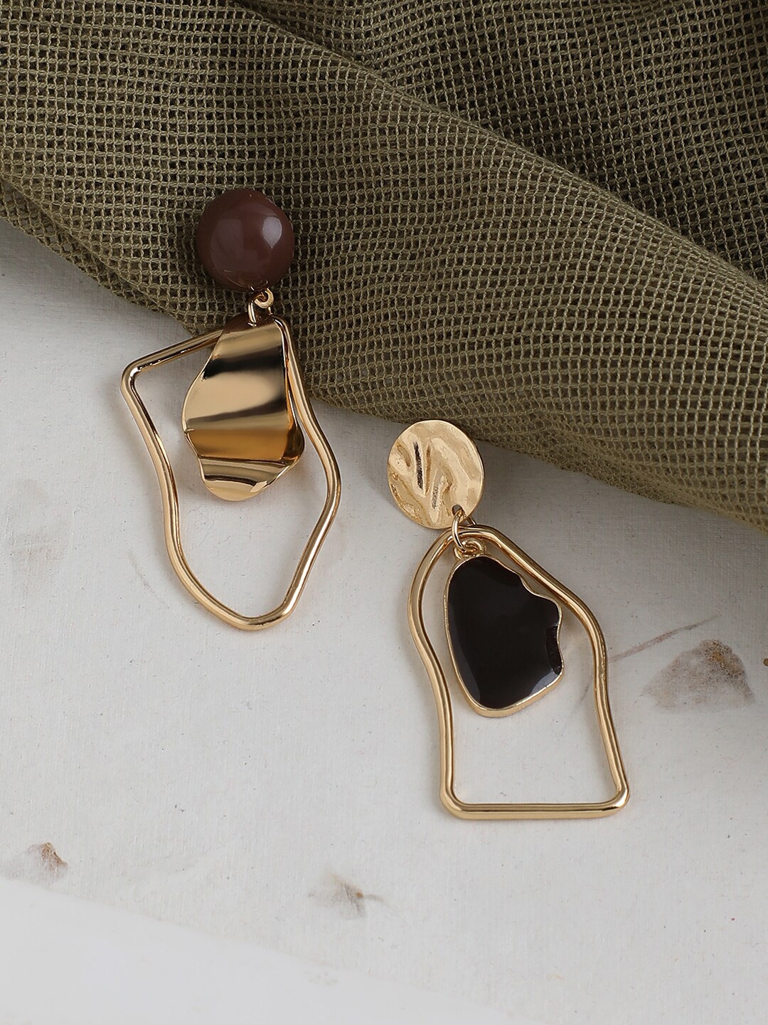 

SOHI Gold-Toned & Black Contemporary Gold-Plated Drop Earrings