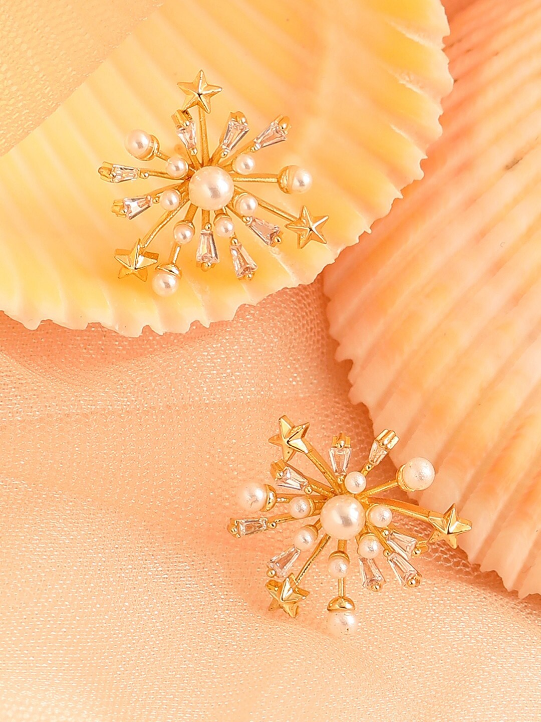 

SOHI Gold-Toned Contemporary Gold-Plated Studs Earrings