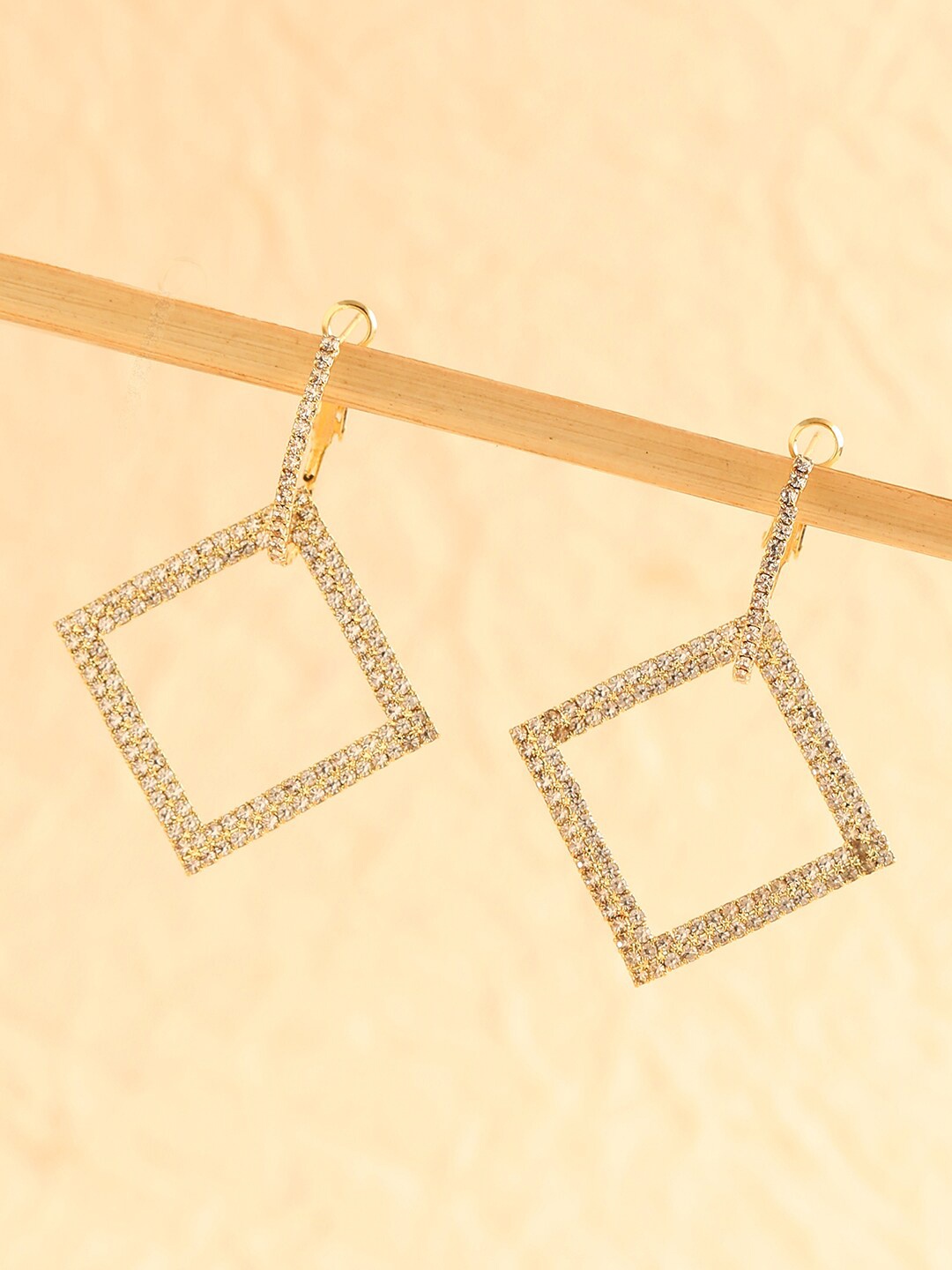 

SOHI Gold-Toned & Gold Plated Contemporary Drop Earrings