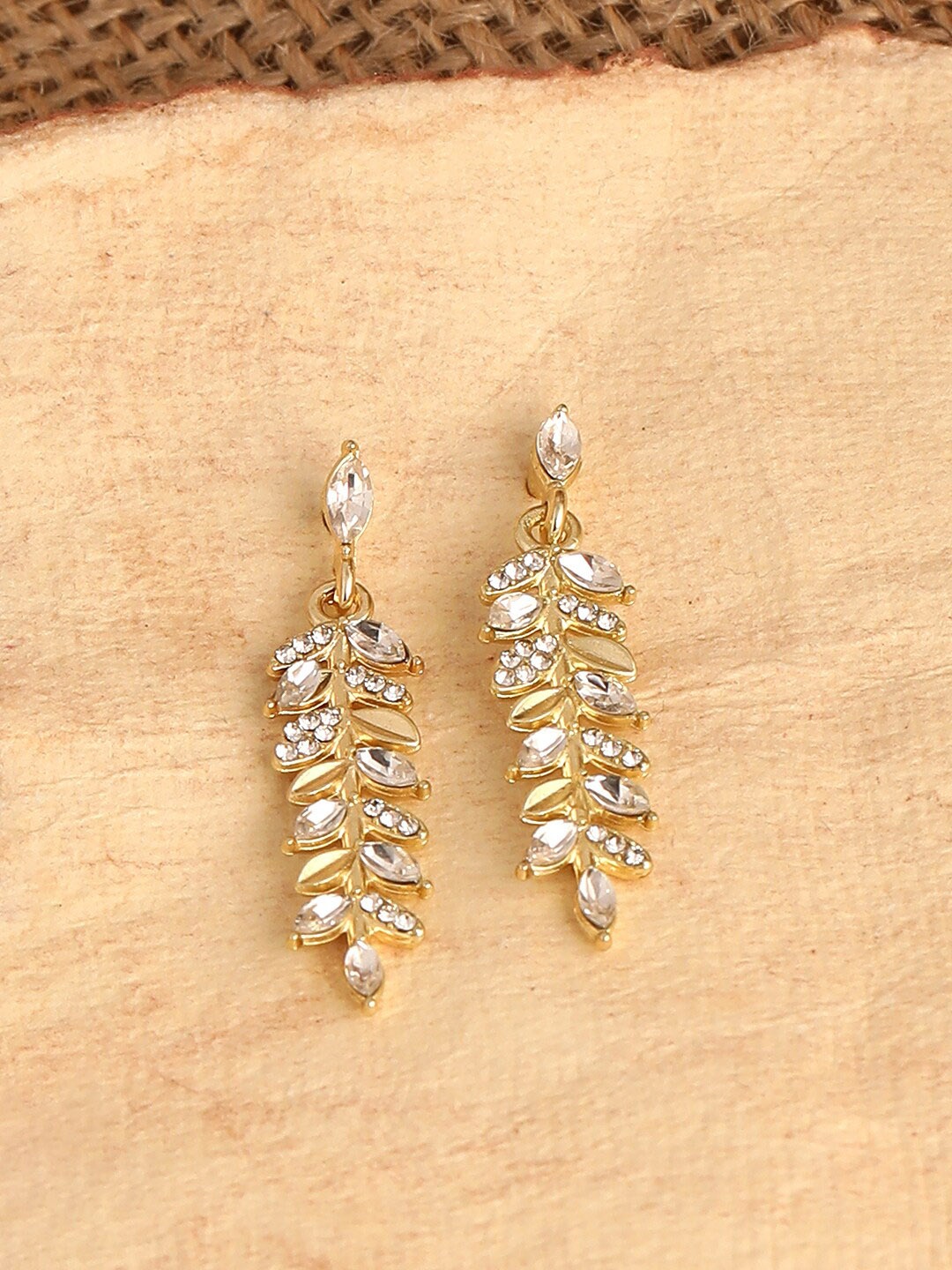 

SOHI Gold-Toned & Gold Plated Contemporary Drop Earrings
