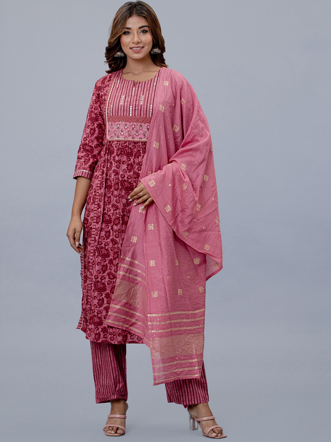 

EtnicaWear Women Pink Floral Printed Pleated Gotta Patti Pure Cotton Kurta with Pyjamas & With Dupatta