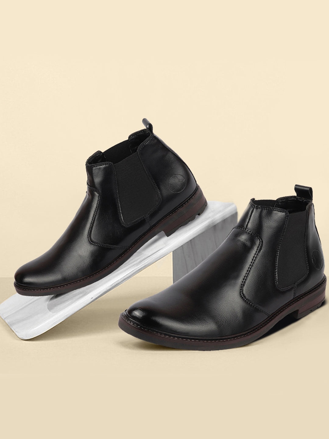

FAUSTO Men Black Solid Chelsea Boots