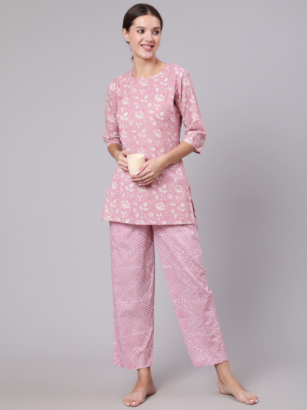 

THE NKS PLUS Women Pink & White Floral Printed Pure Cotton Night suit
