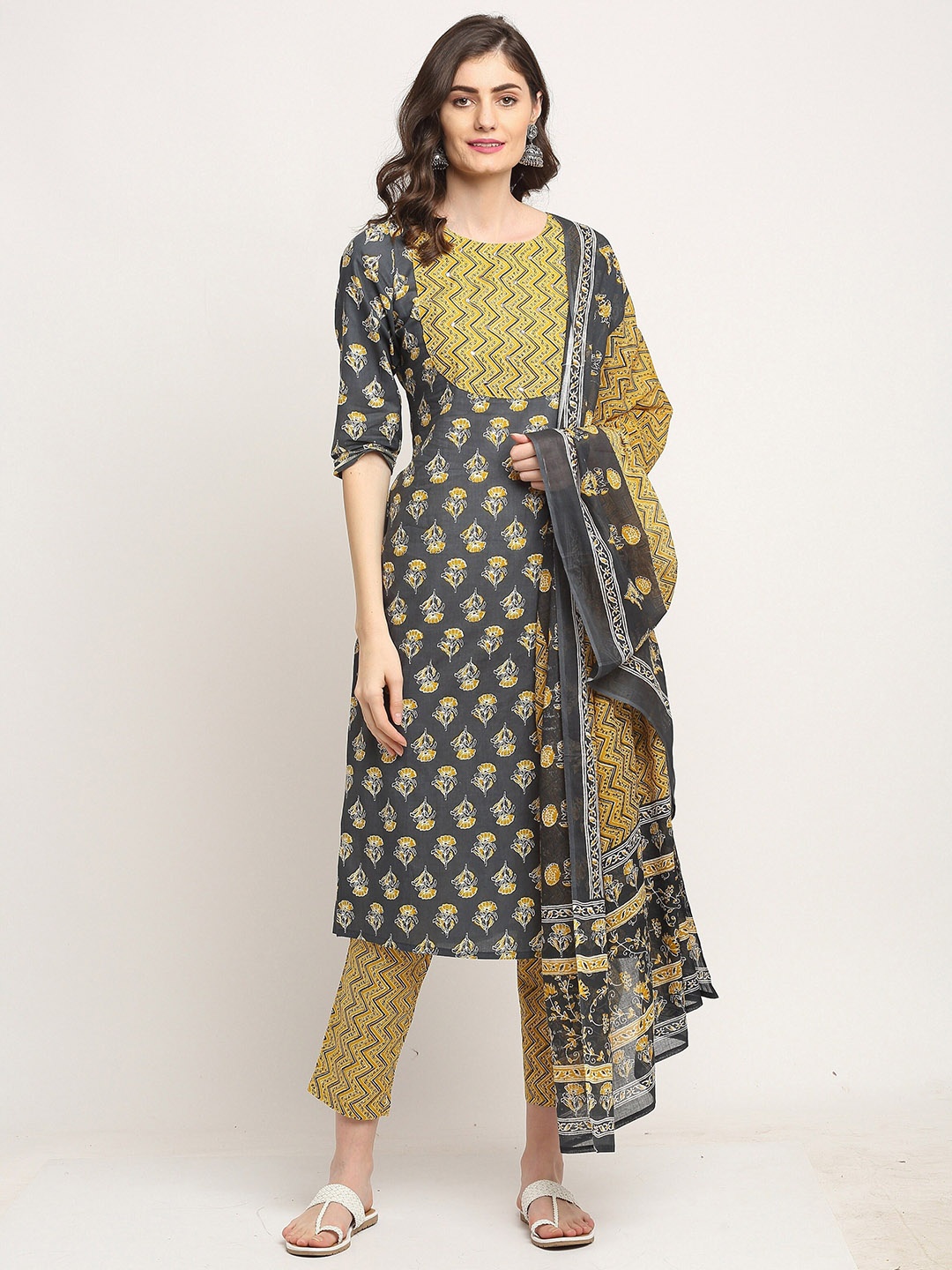 

Rajnandini Printed Gotta Patti Pure Cotton Kurta with Trousers & Dupatta, Grey