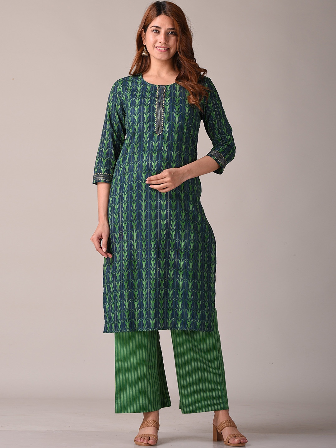 

KANNAHI Women Floral Printed Straight Regular Cotton Kurta, Green