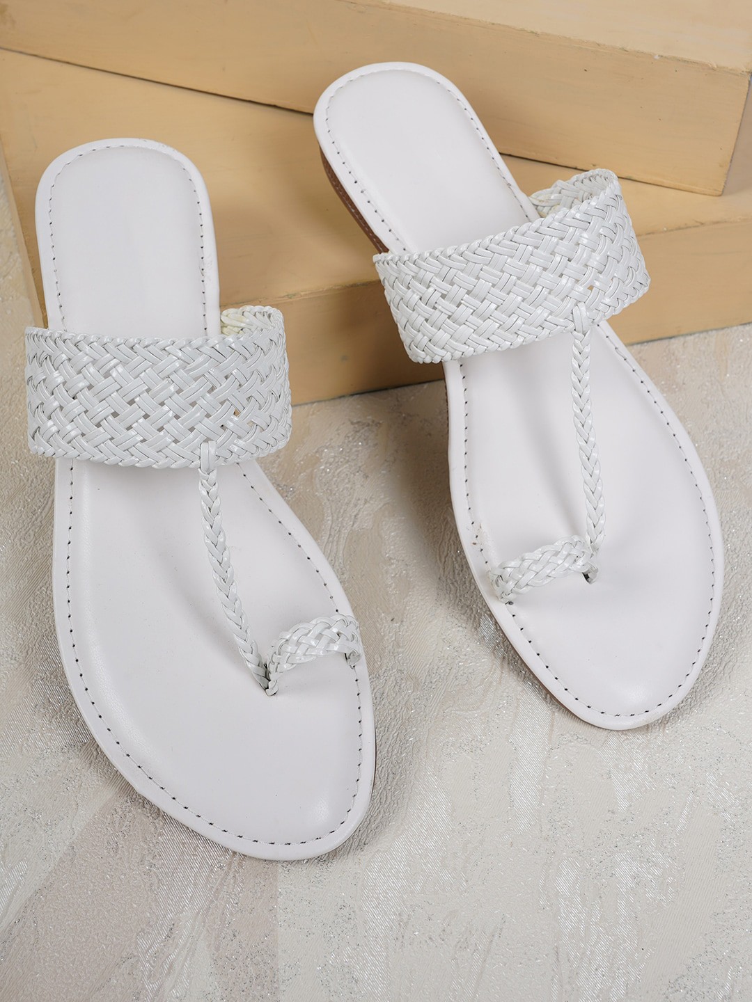 

Style Shoes Men White One Toe Flats