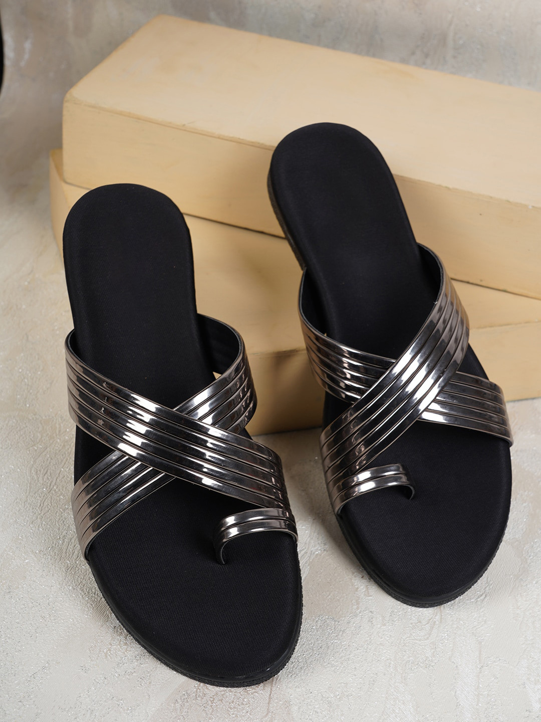 

Style Shoes Men Grey Striped Open Toe Flats