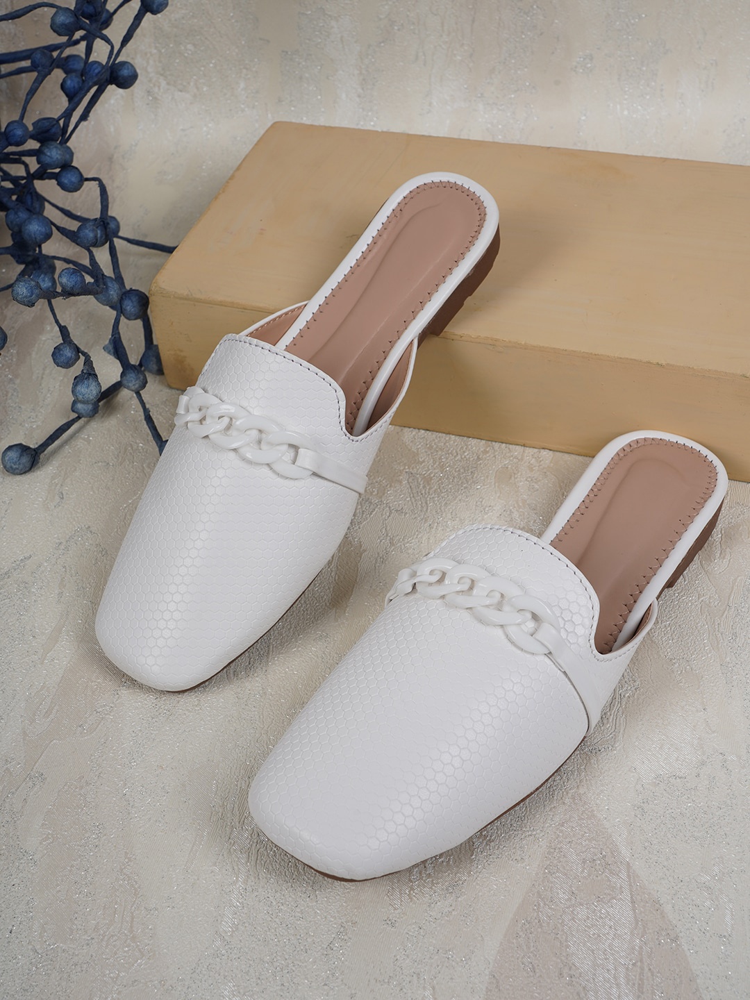 

Style Shoes Women White Striped Mules Flats