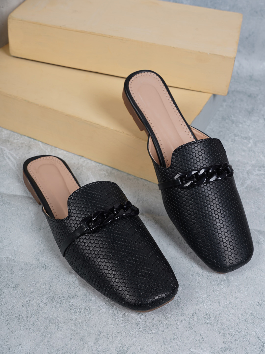 

Style Shoes Women Black Textured Mules Flats