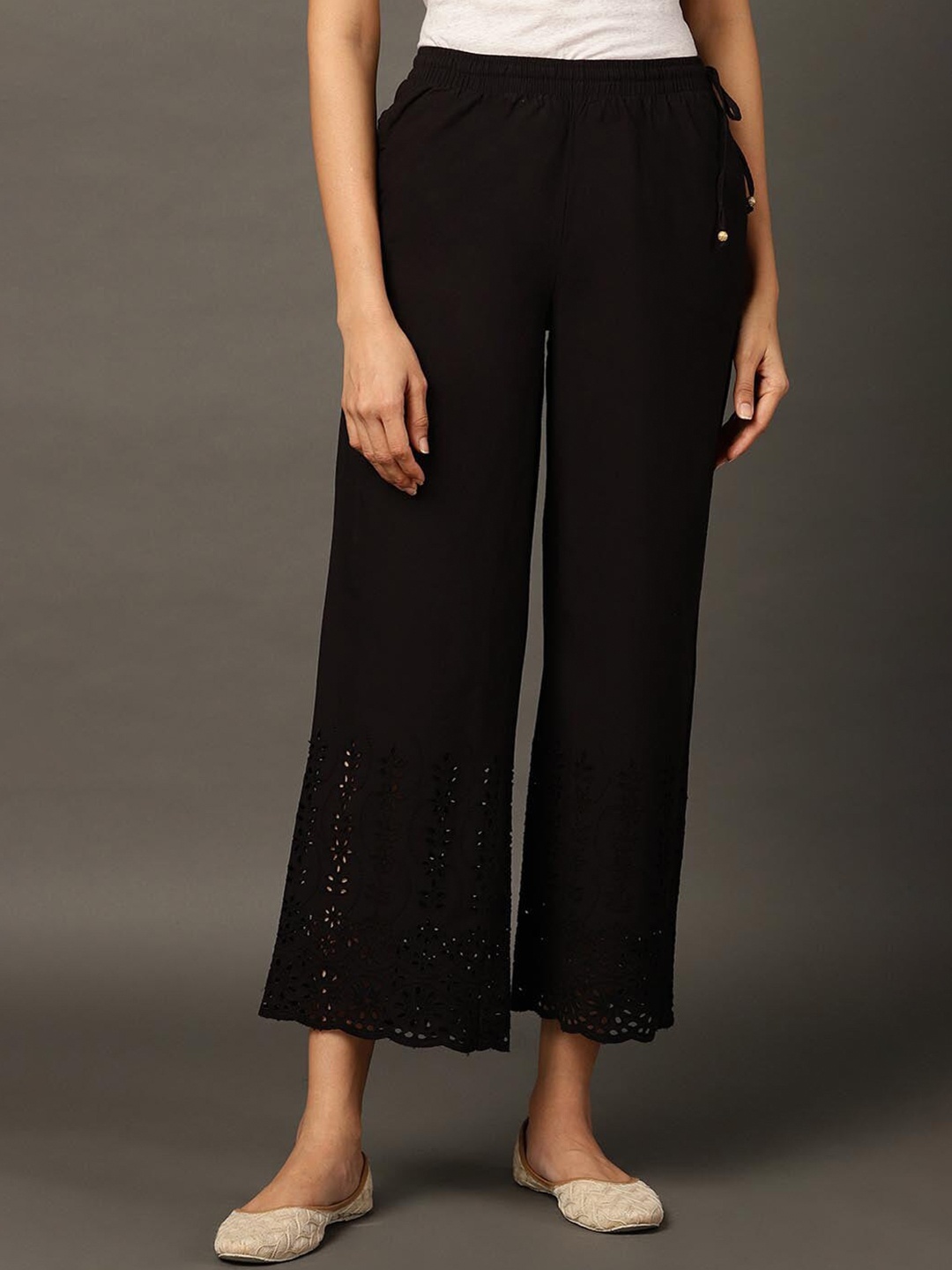 

Lakshita Women Black Pure Cotton Hem Design Chambray Cropped Palazzos