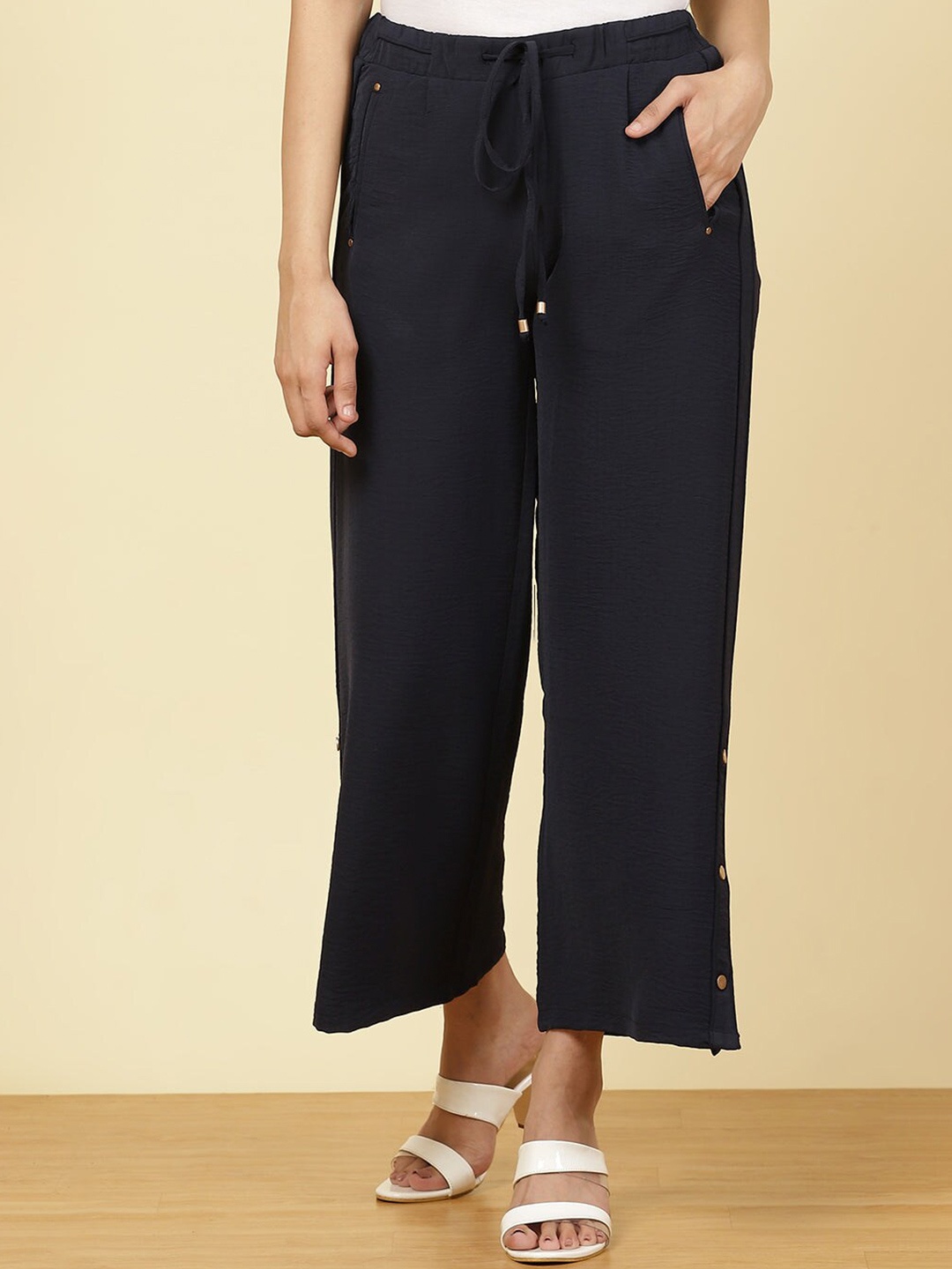 

Lakshita Women Navy Blue Chambray Cropped Palazzos