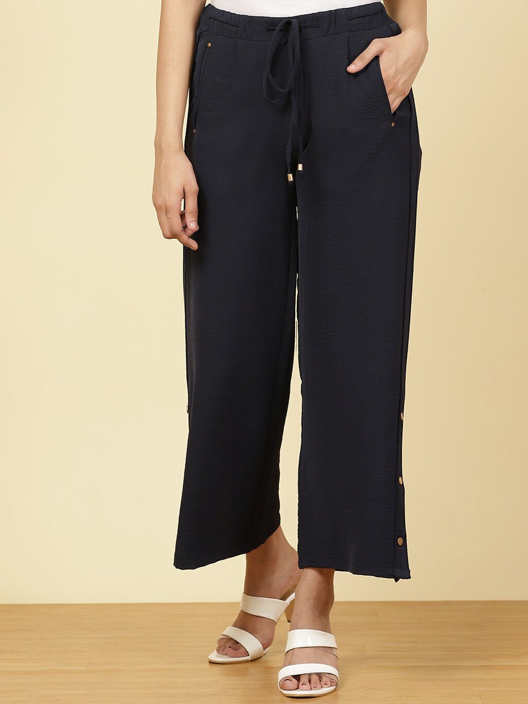 

Lakshita Women Navy Blue Chambray Cropped Palazzos