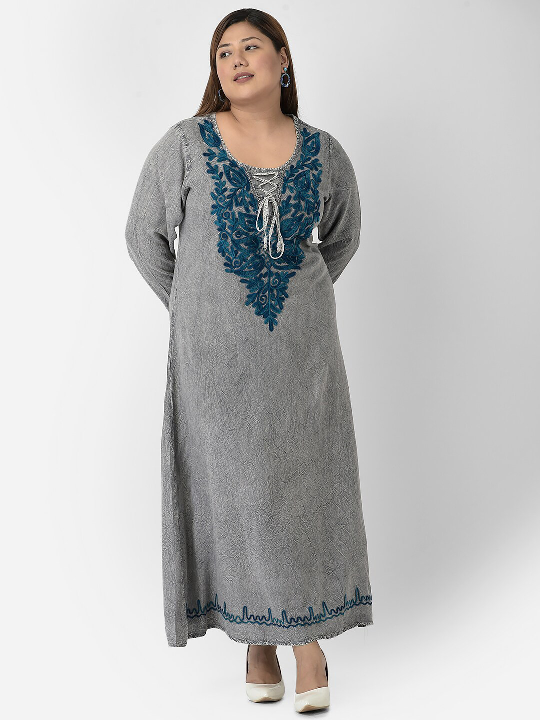 

VELDRESS Women Grey & Blue Floral Embroidered Maxi Dress