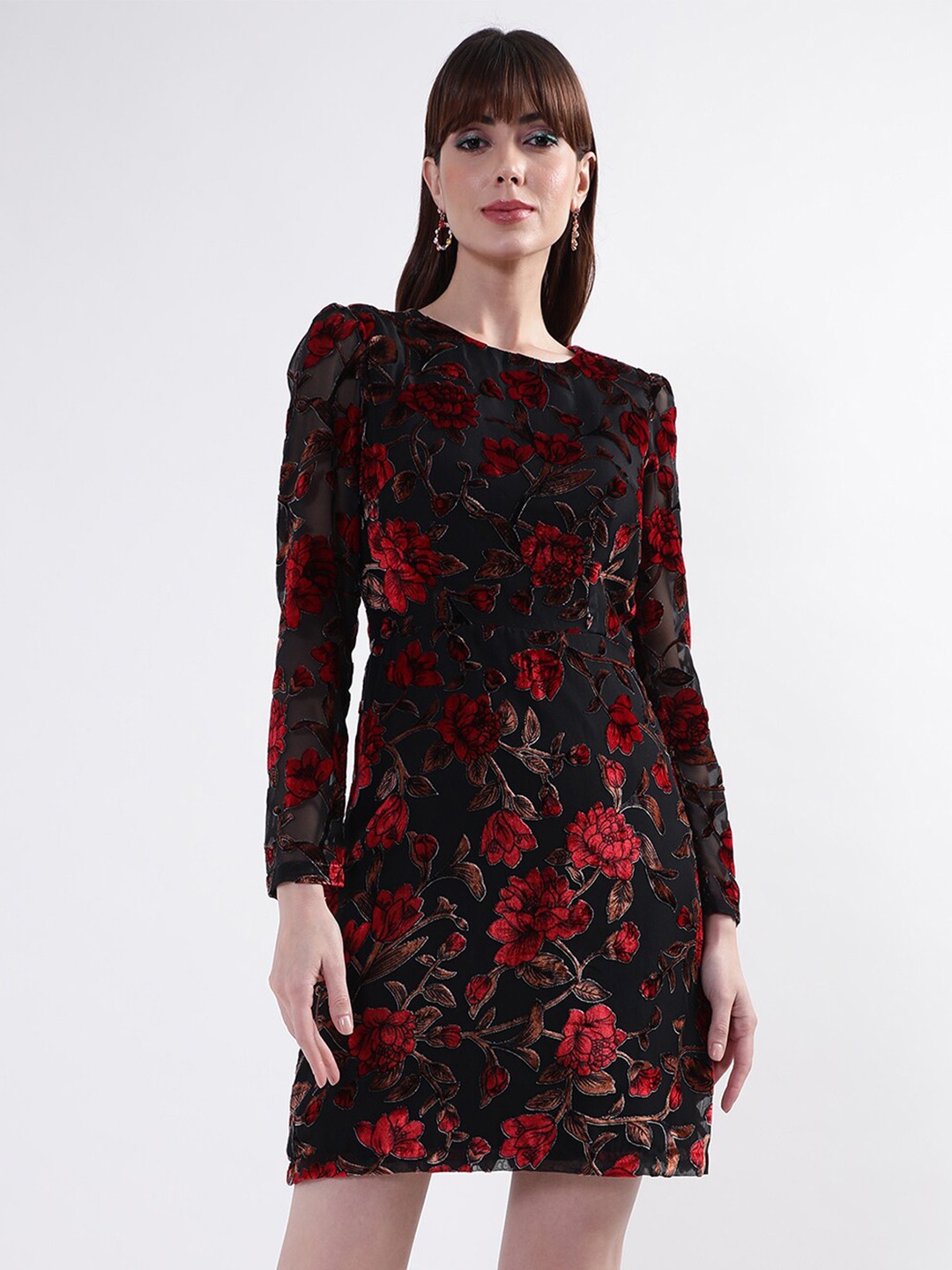 

CENTRESTAGE Women Black & Red Floral Printed Round Neck Sheath Dress