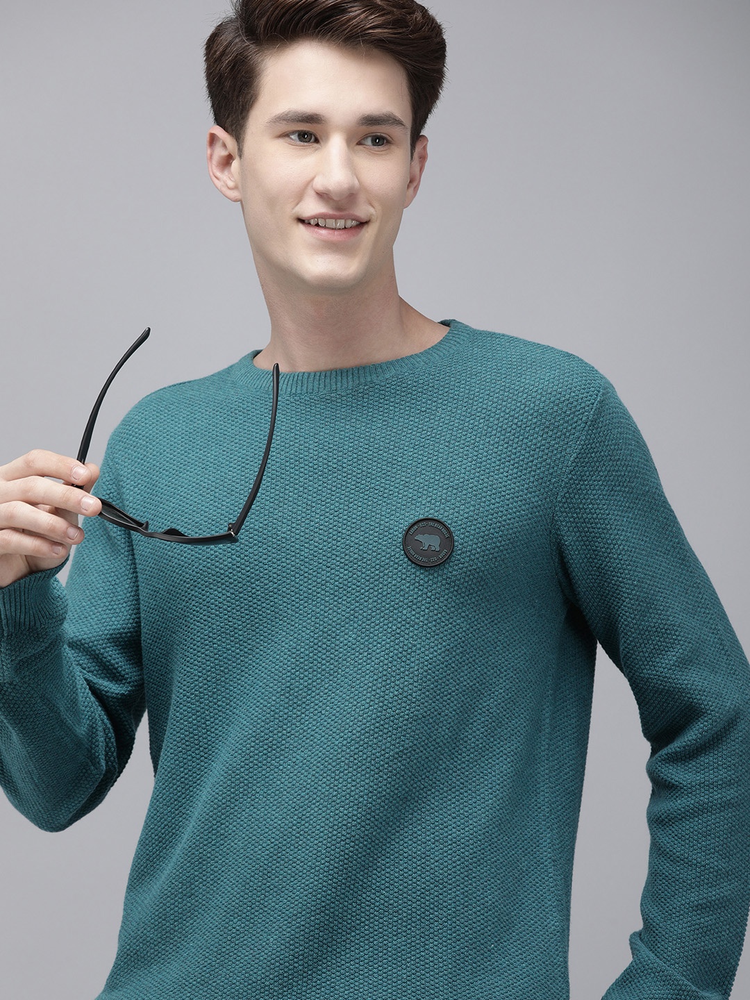 

THE BEAR HOUSE Men Teal Pullover With Applique Detail