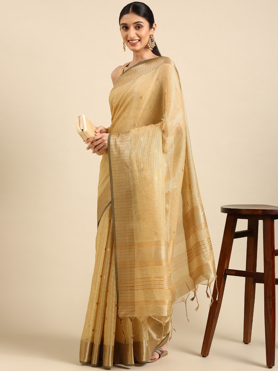 

VISHNU WEAVES Beige Zari Tissue Maheshwari Saree