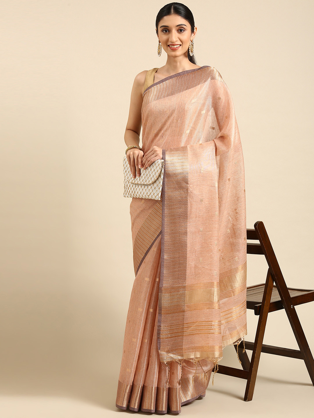 

VISHNU WEAVES Beige Zari Tissue Maheshwari Saree