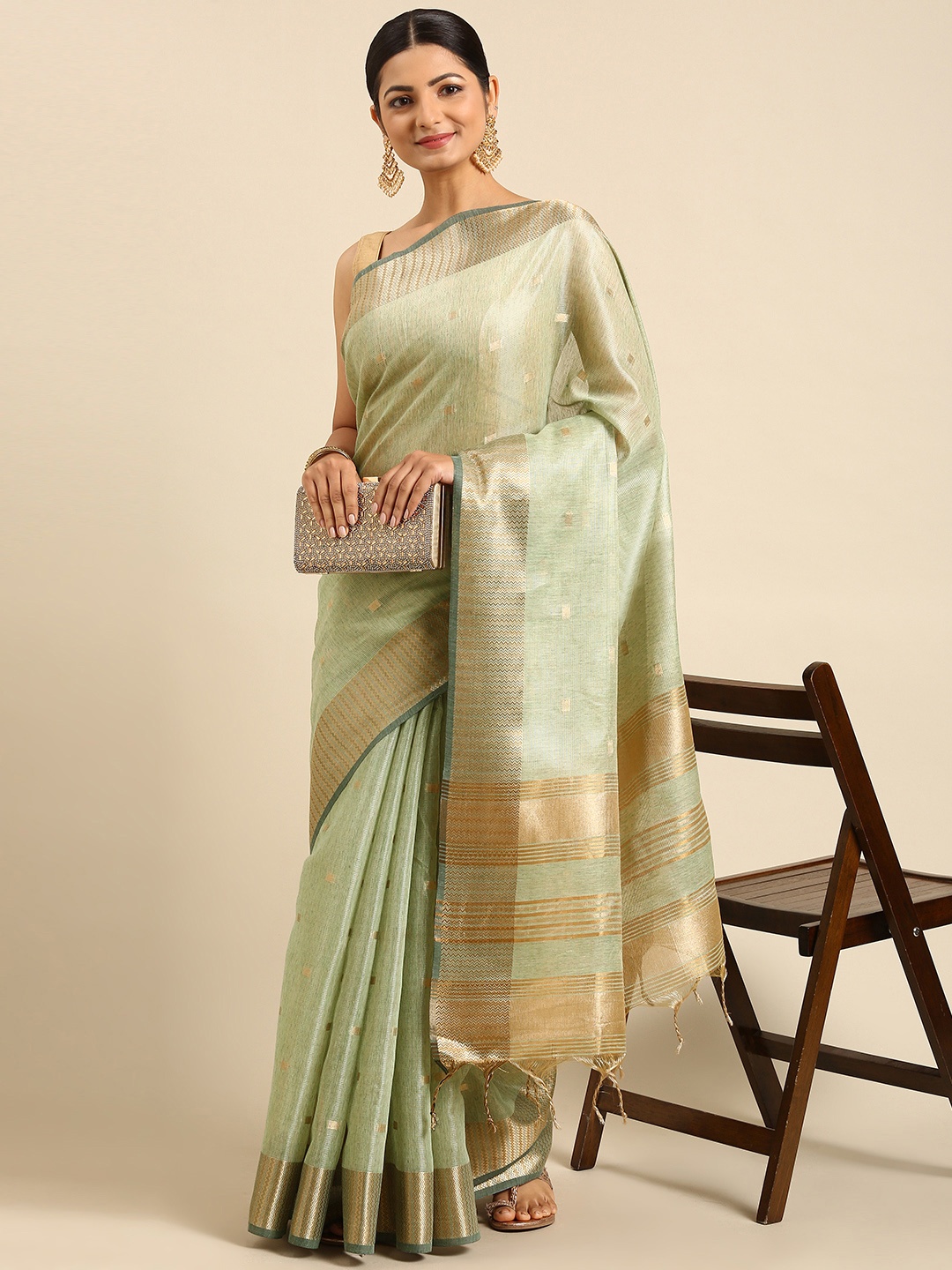 

VISHNU WEAVES Green & Gold-Toned Tissue Maheshwari Saree