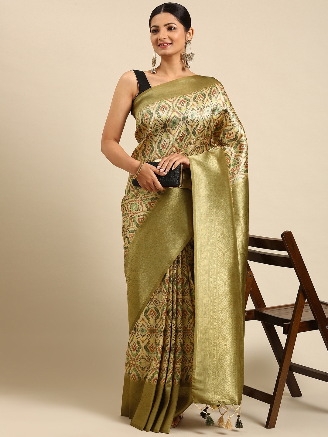 

VISHNU WEAVES Cream-Coloured & Olive Green Ethnic Motifs Silk Blend Banarasi Saree