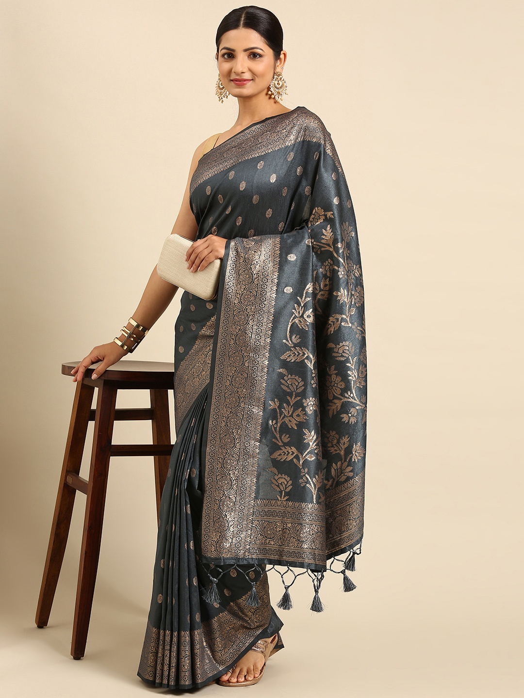 

VISHNU WEAVES Grey & Gold-Toned Ethnic Motifs Jute Silk Banarasi Saree