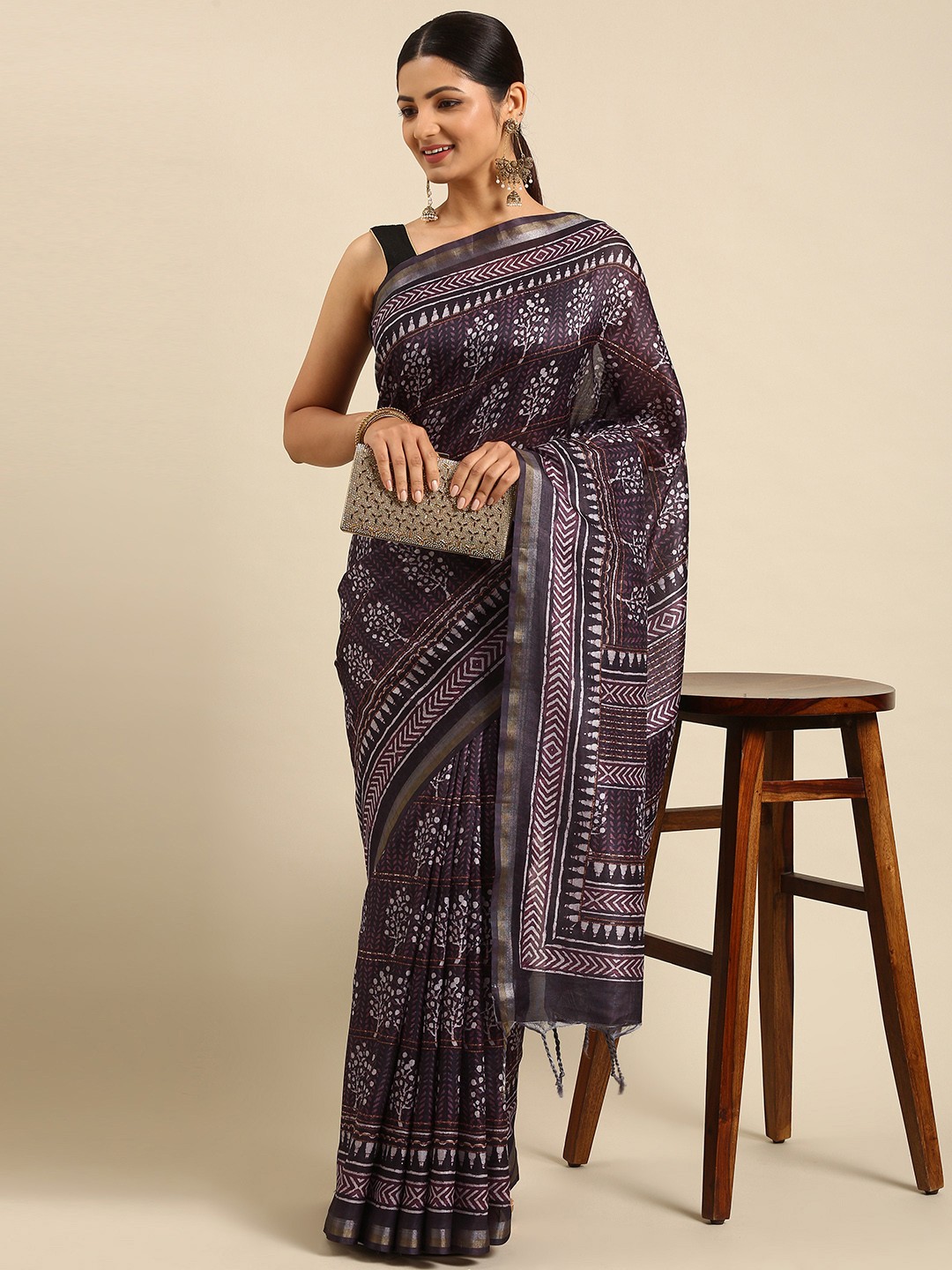 

VISHNU WEAVES Purple & White Silk Cotton Dabu Saree