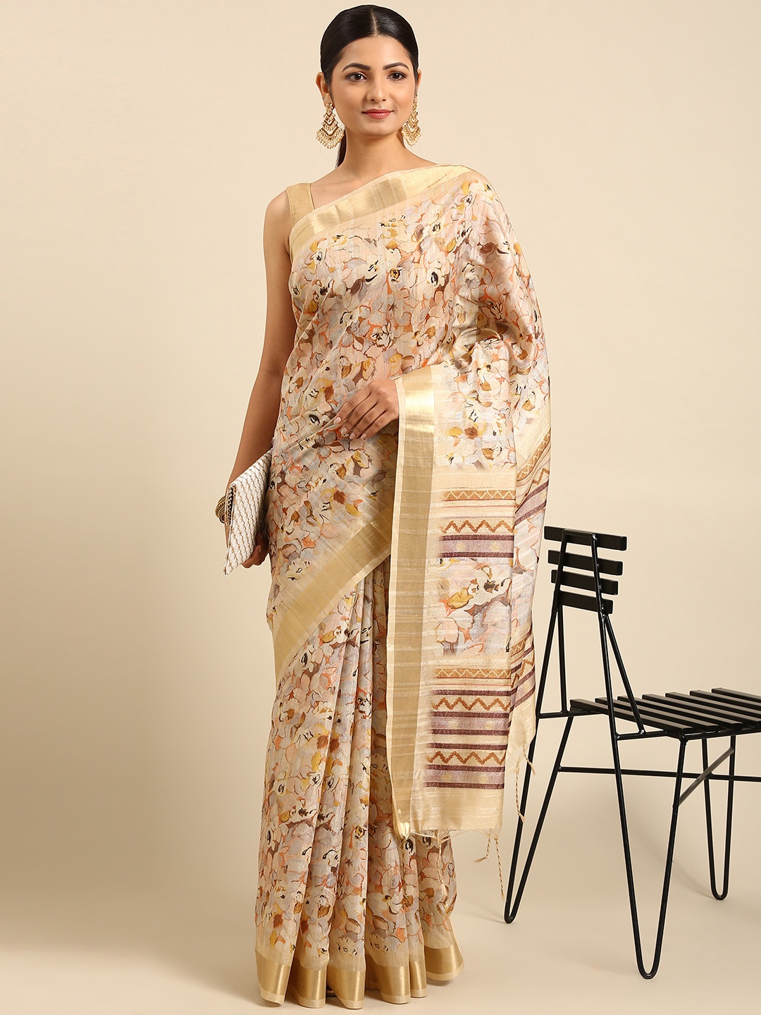 

VISHNU WEAVES Cream-Coloured Floral Print Silk Cotton Maheshwari Saree