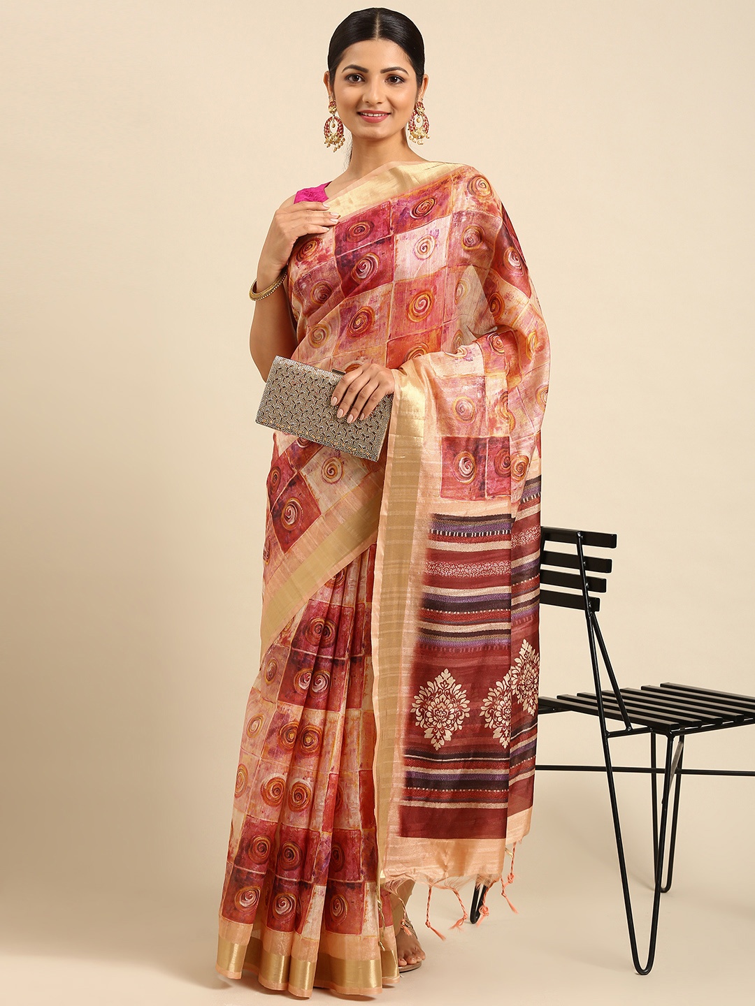 

VISHNU WEAVES Peach-Coloured & Pink Silk Cotton Maheshwari Saree