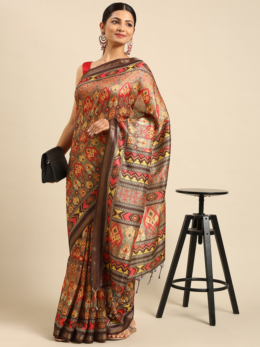 

VISHNU WEAVES Grey & Red Ethnic Motifs Ikat Saree