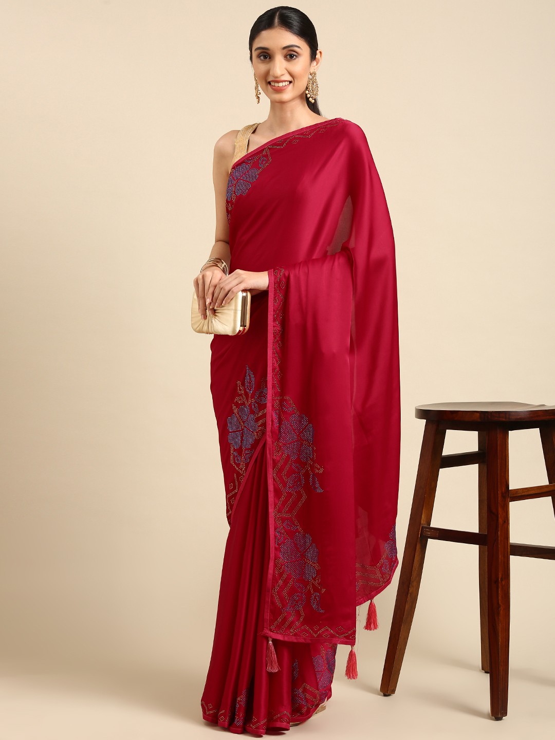 

VISHNU WEAVES Red Solid Satin Silk Saree