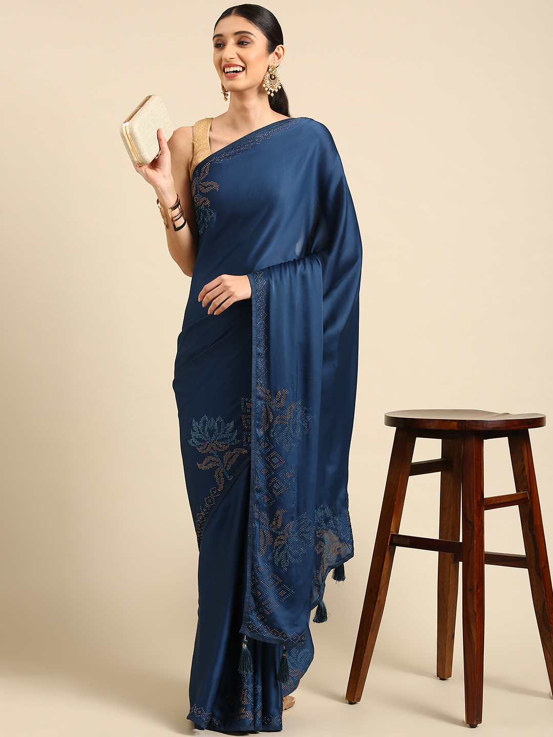 

VISHNU WEAVES Blue Solid Satin Silk Saree