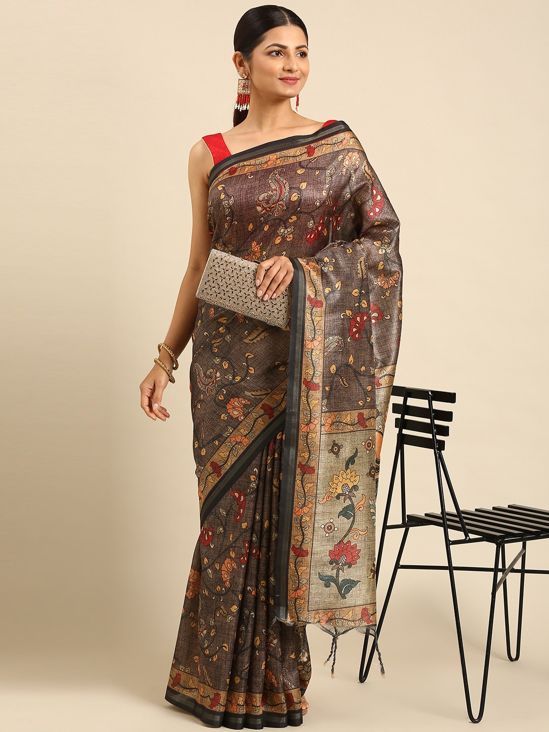 

VISHNU WEAVES Charcoal Grey Kalamkari Print Tussar Saree
