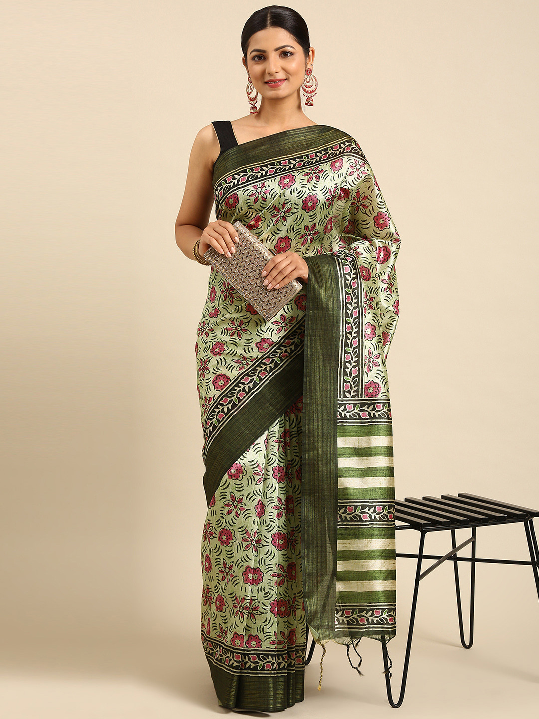 

VISHNU WEAVES Green & Off White Floral Print Mysore Silk Saree