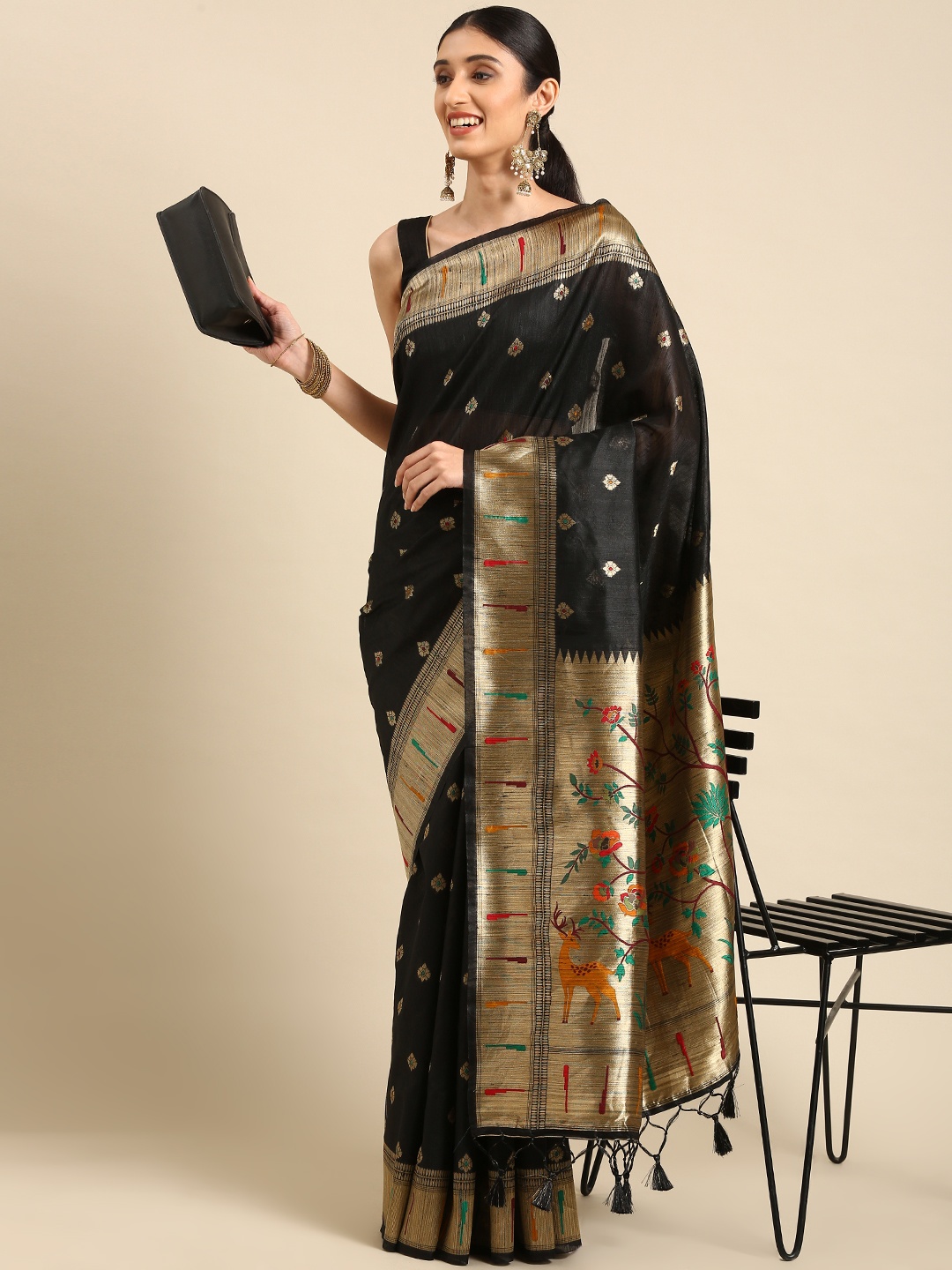 

VISHNU WEAVES Black Woven Design Jute Silk Paithani Saree