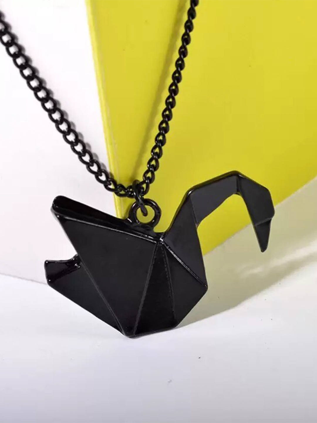 

Pinapes Black Ori-Bird Necklace