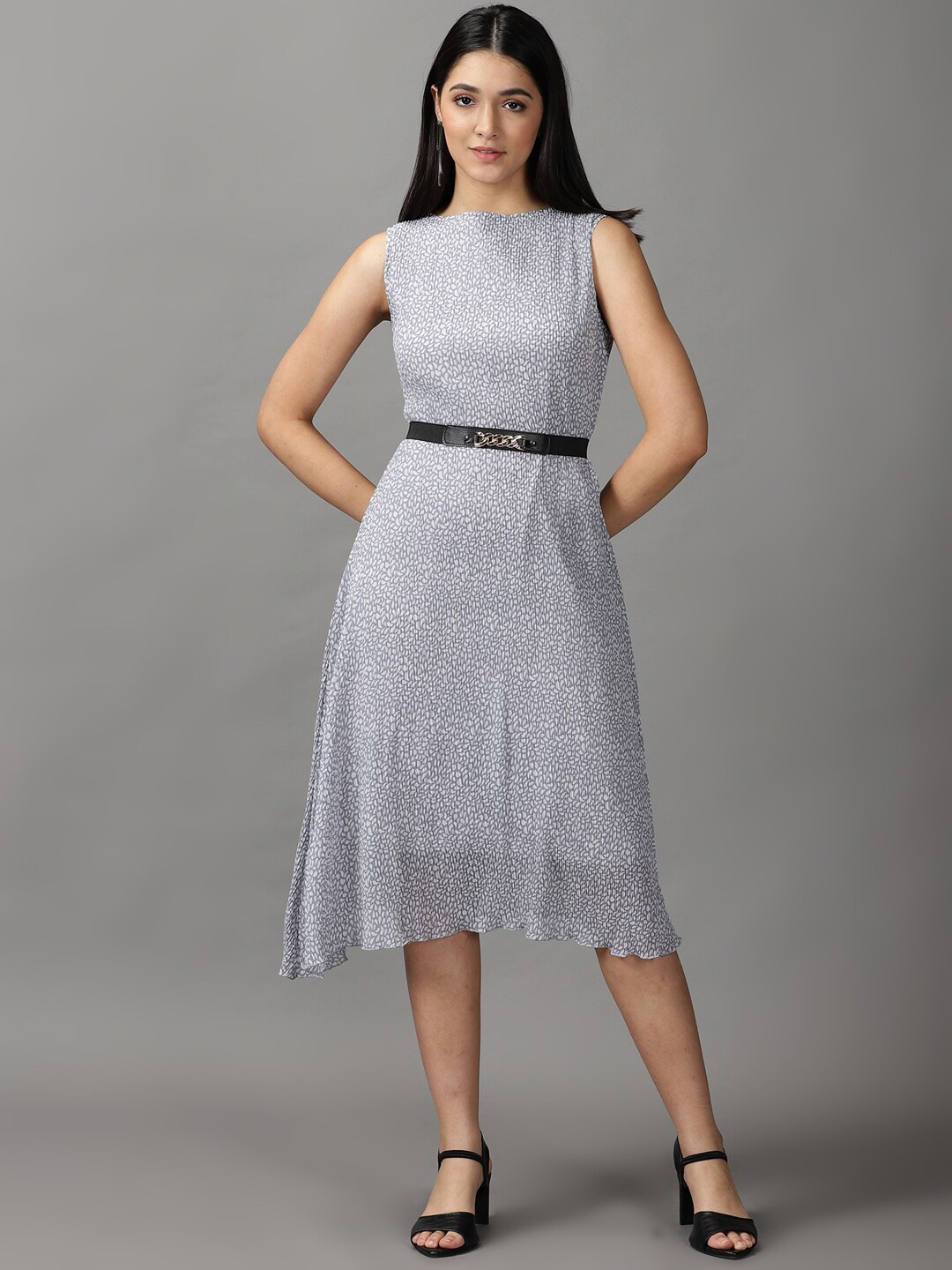 

SHOWOFF Women Grey & White Midi Printed Dress
