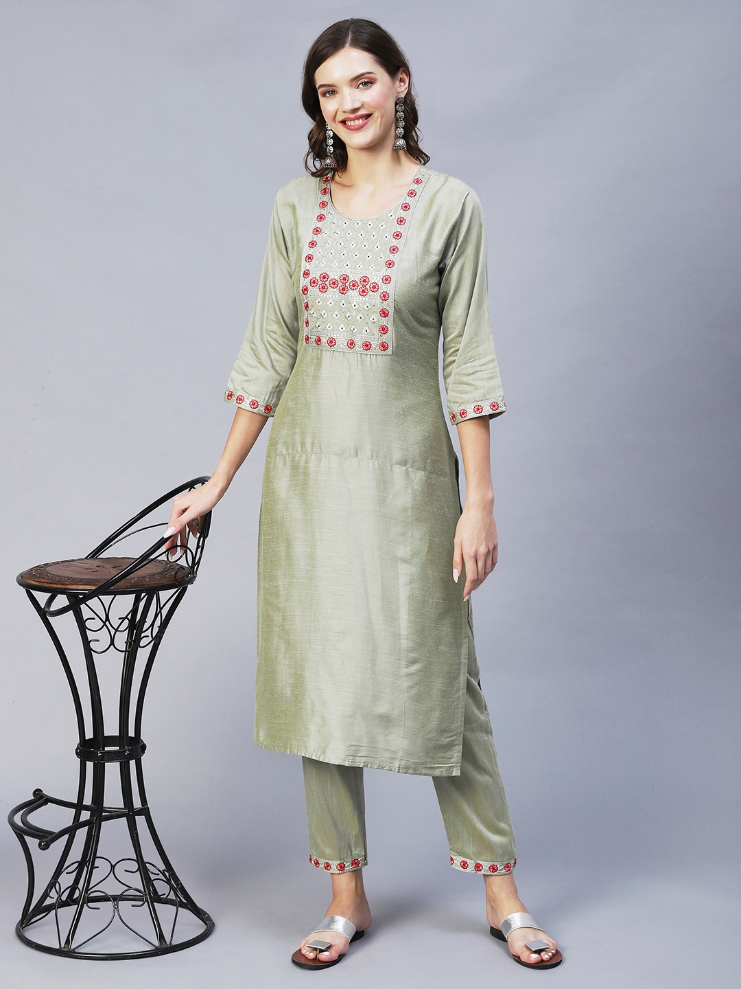 

POONAM DESIGNER Women Olive Green Thread Work Kurta with Trousers