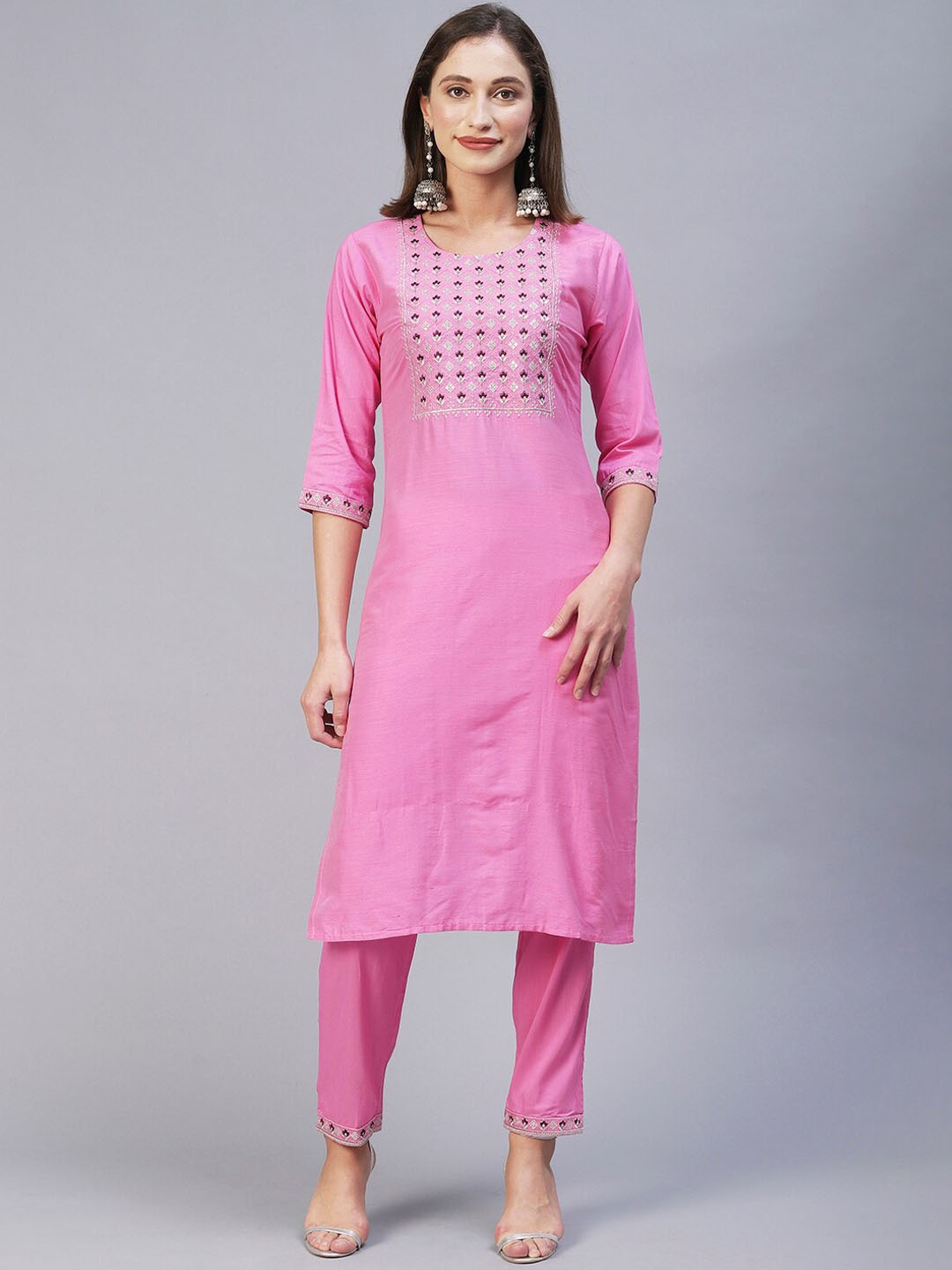 

POONAM DESIGNER Women Pink Ethnic Motifs Thread Work Kurta with Trousers
