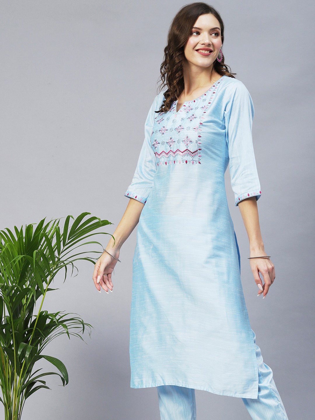 

POONAM DESIGNER Women Blue Floral Embroidered Thread Work Kurta with Trousers