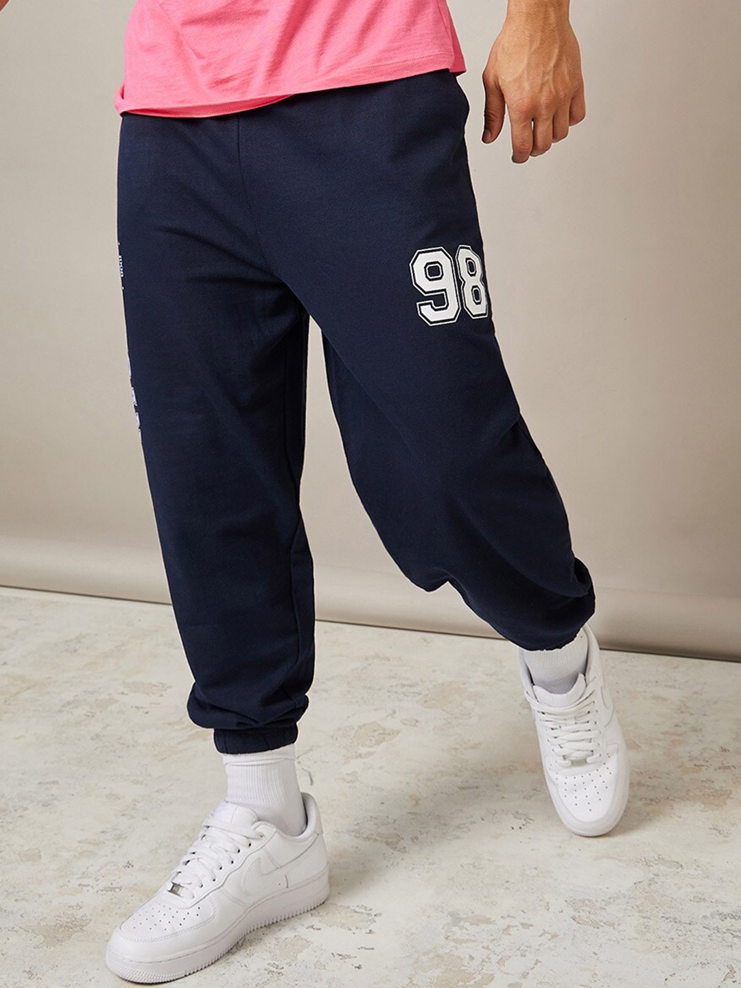 

Styli Men Varsity Print Relaxed Fit Cotton Oversized Jogger, Navy blue
