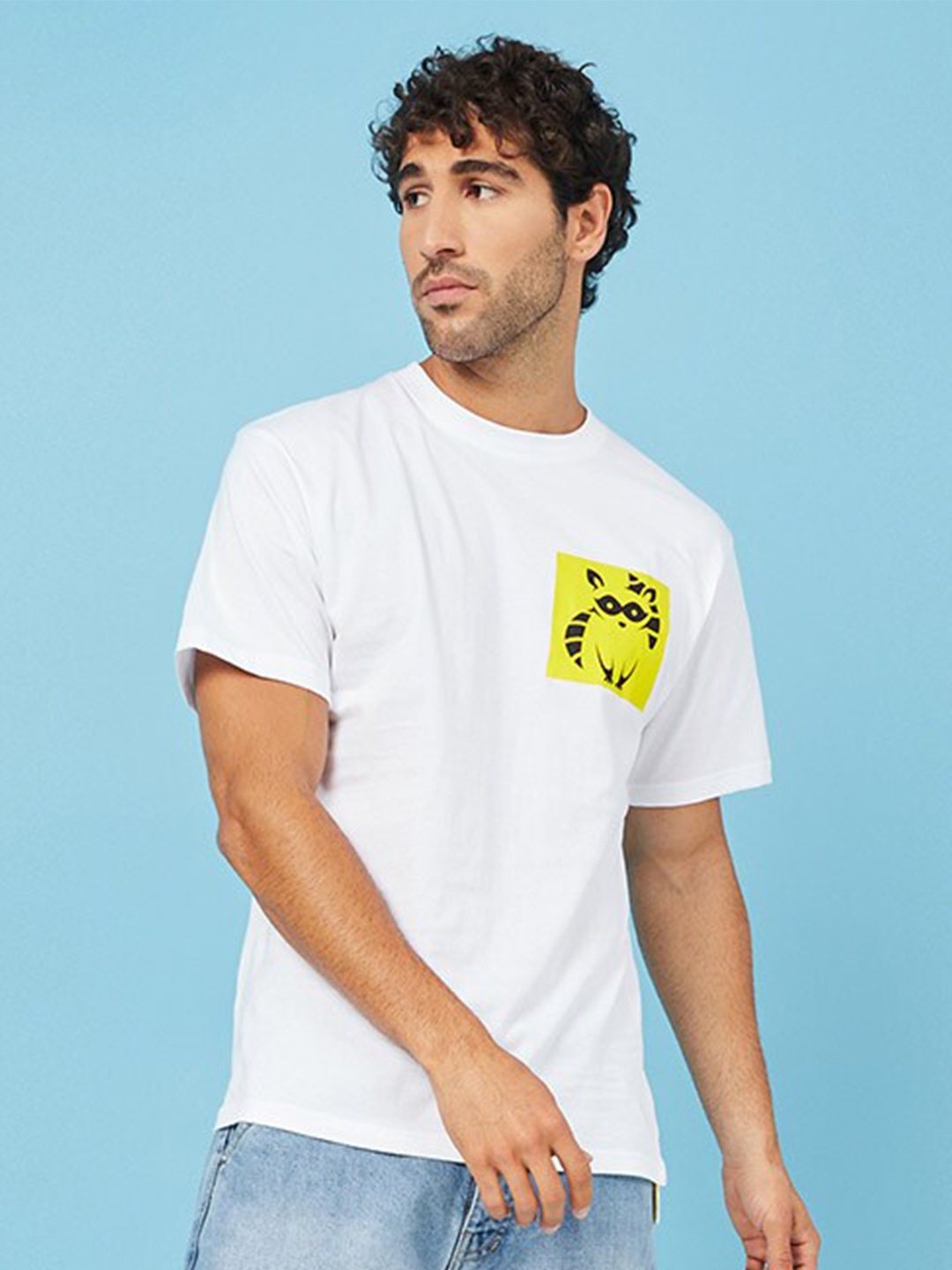

Styli Men Minimal Placement Graphic Print Knitted Longline T-Shirt With High-Low Hem, White