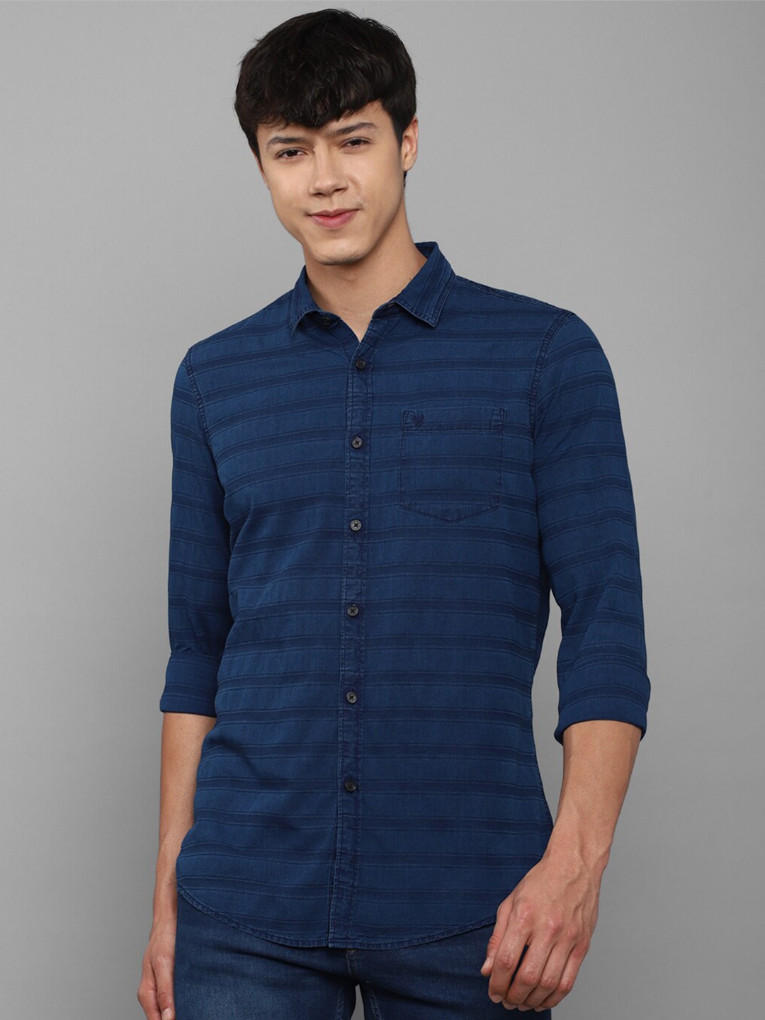 

Allen Solly Men Navy Blue Horizontal Stripes Pure Cotton Casual Shirt