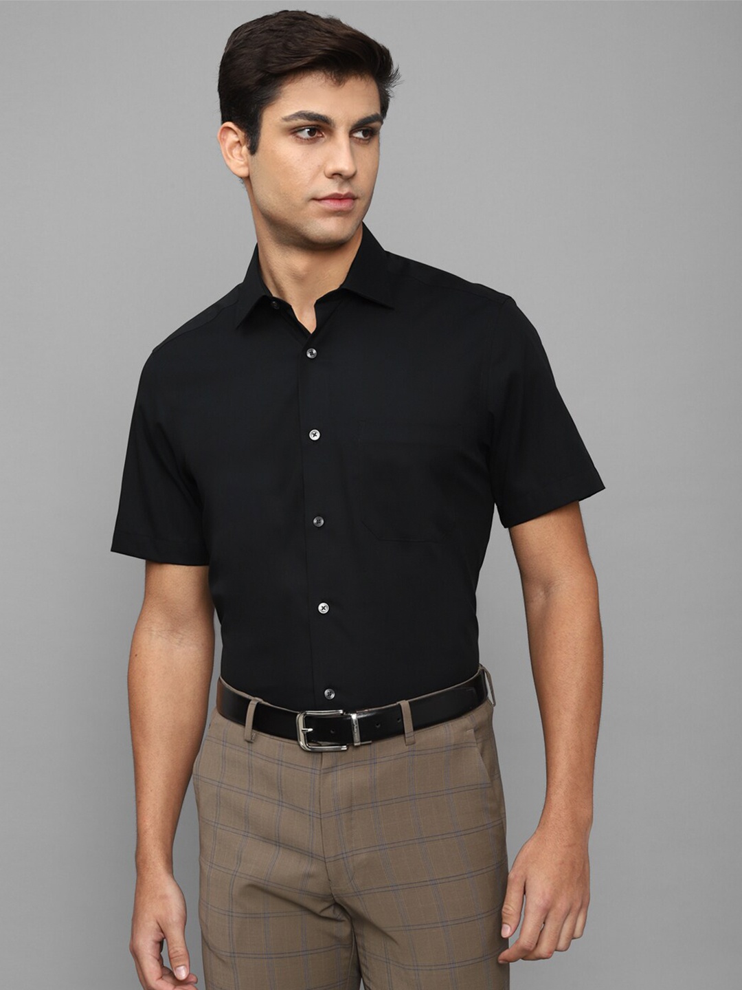 

Louis Philippe Permapress Men Black Pure Cotton Slim Fit Wrinkle Free Formal Shirt