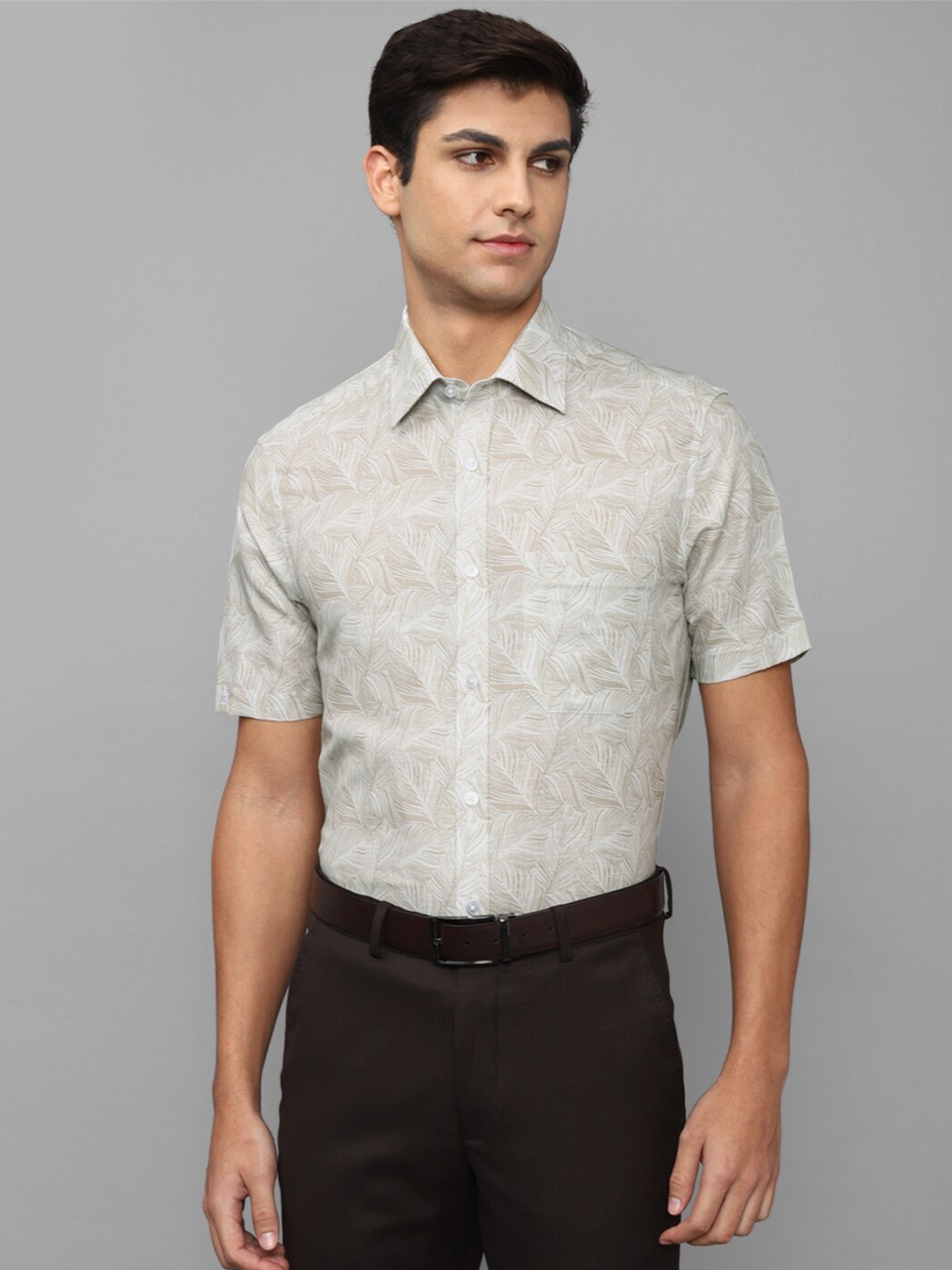 

Louis Philippe Men Slim Fit Abstract Printed Formal Shirt, Green