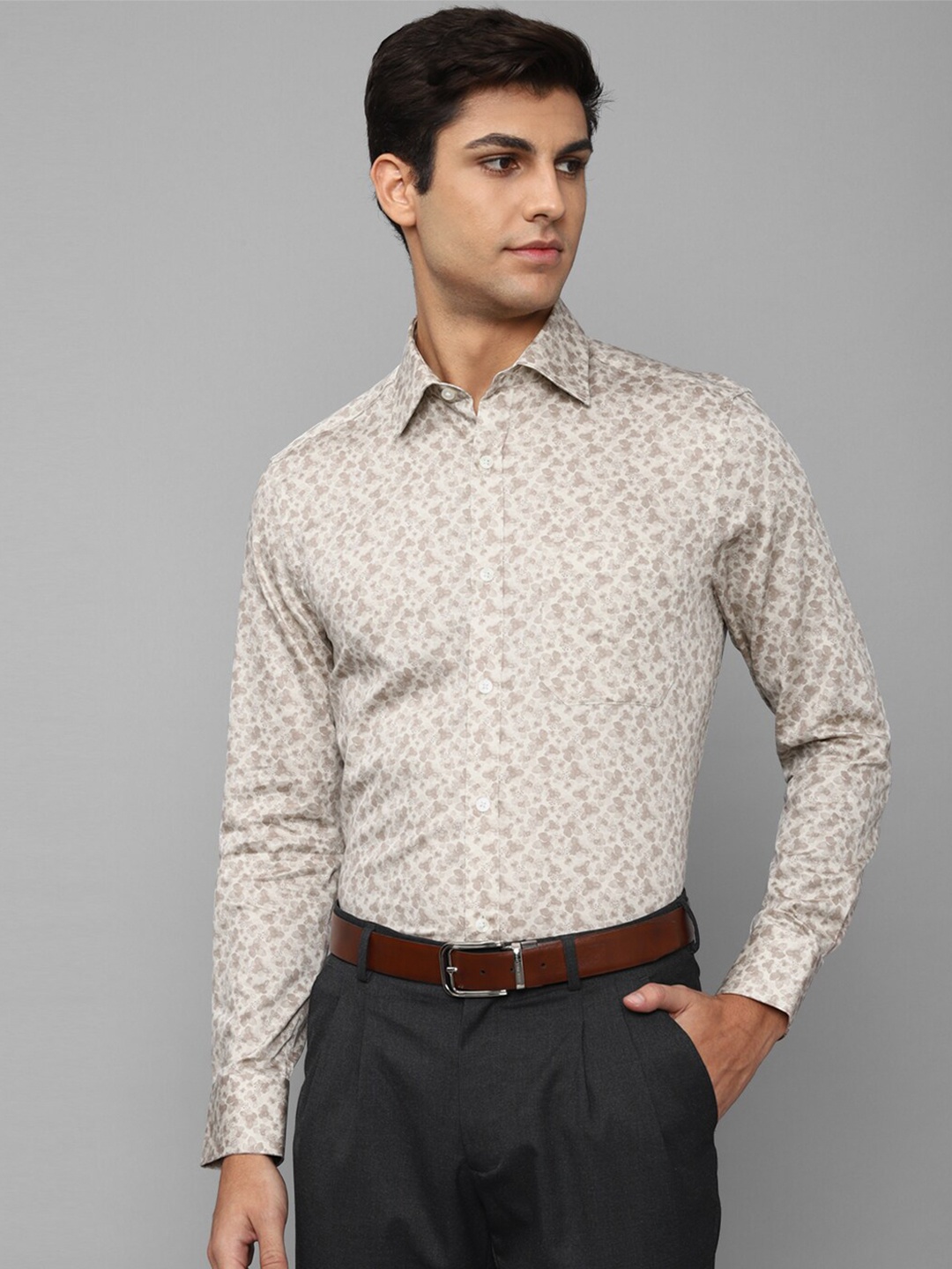 

Louis Philippe Men Pure Cotton Slim Fit Floral Printed Formal Shirt, Green