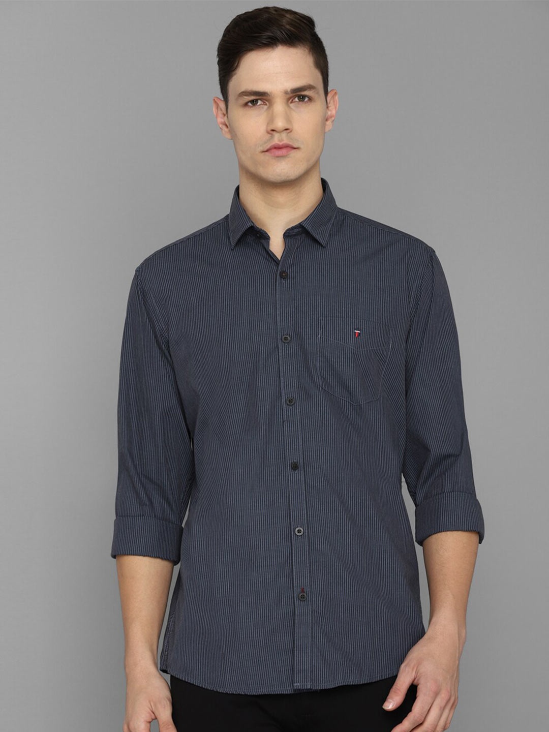 

Louis Philippe Sport Men Grey Pure Cotton Slim Fit Pinstripes Striped Casual Shirt