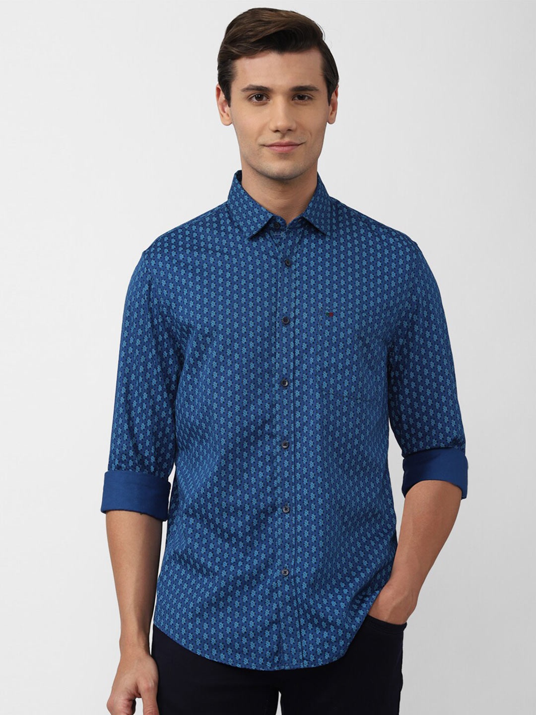 

Peter England Casuals Men Slim Fit Printed Pure Cotton Casual Shirt, Blue