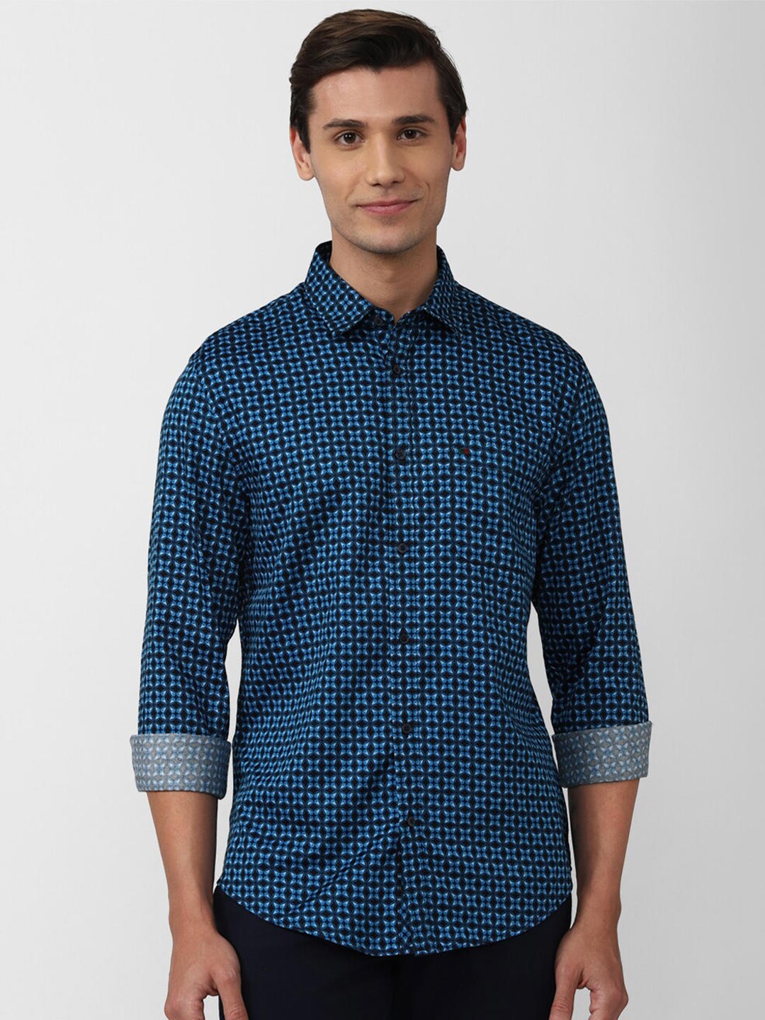 

Peter England Casuals Men Blue Slim Fit Printed Pure Cotton Casual Shirt